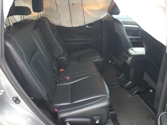 5TDJKRFH4GS285759 - 2016 TOYOTA HIGHLANDER XLE SILVER photo 10