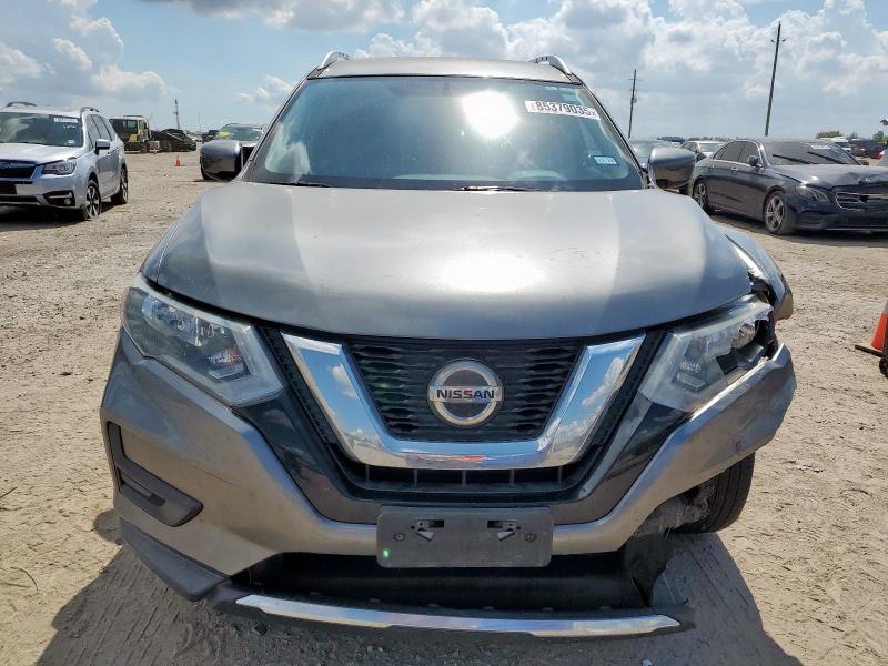 KNMAT2MT5JP522935 - 2018 NISSAN ROGUE S Szary zdjęcie 5