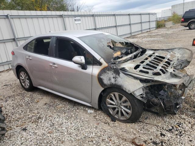 JTDBCMFE6S3080514 - 2025 TOYOTA COROLLA LE ვერცხლისფერი ფოტო 4