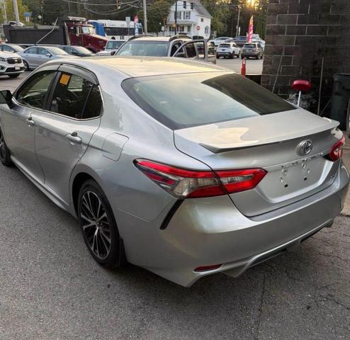JTNB11HK1J3034946 - 2018 TOYOTA CAMRY L 银色 照片 3