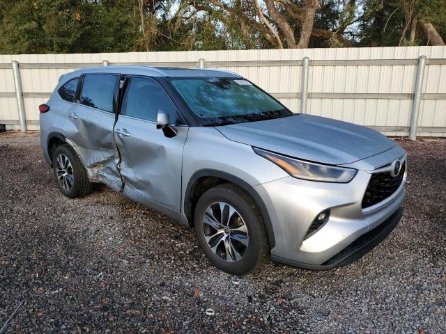5TDGZRAH6MS535415 - 2021 TOYOTA HIGHLANDER XLE SILVER photo 4