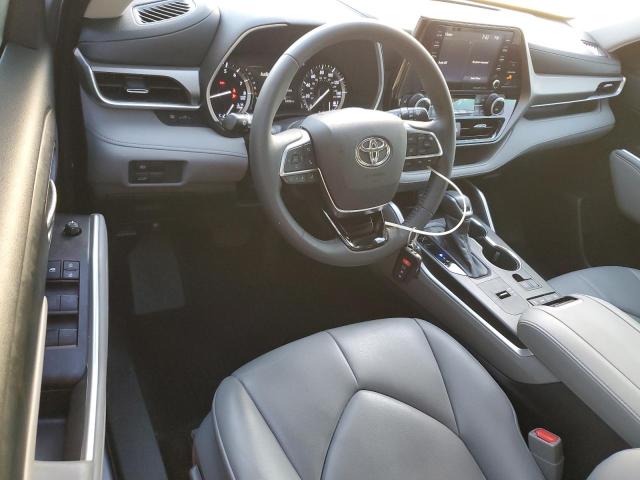 5TDGZRAH6MS535415 - 2021 TOYOTA HIGHLANDER XLE SILVER photo 8