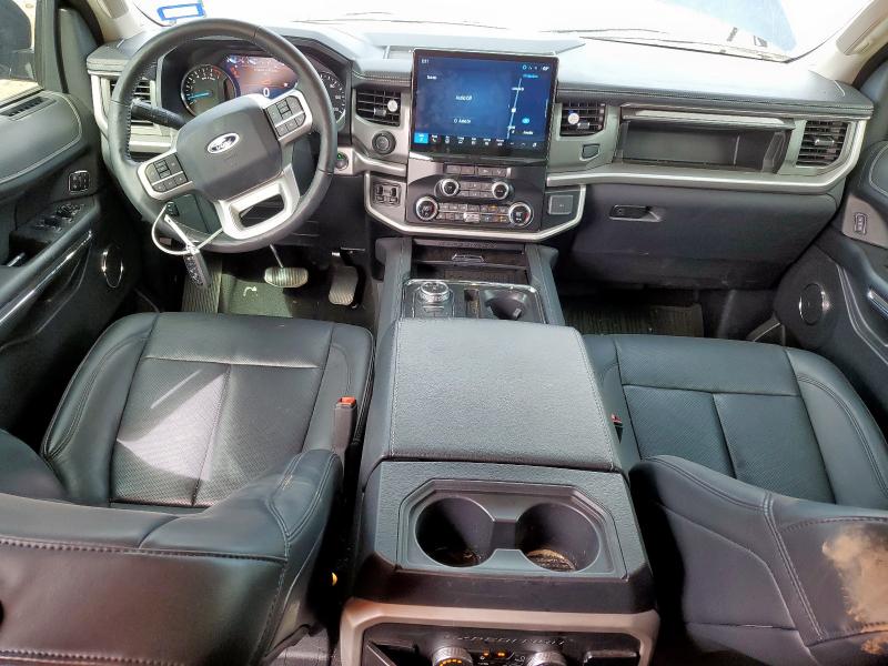 1FMJU1J83REA72163 - 2024 FORD EXPEDITION XLT BLUE photo 8
