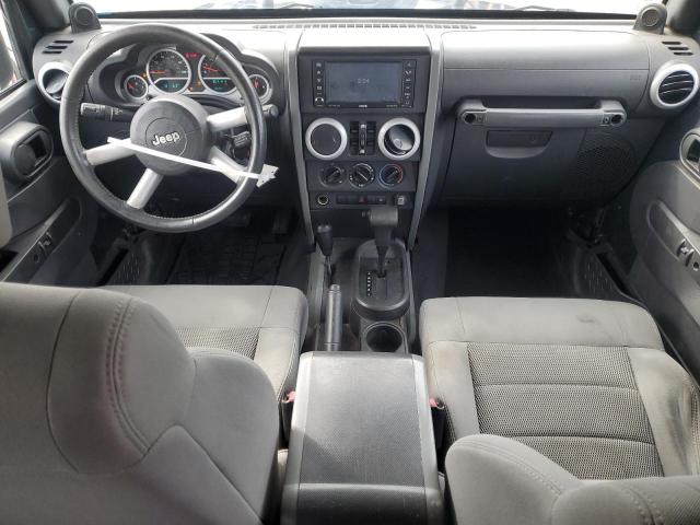 1J8GA59158L588968 - 2008 JEEP WRANGLER U SAHARA GRAY photo 8