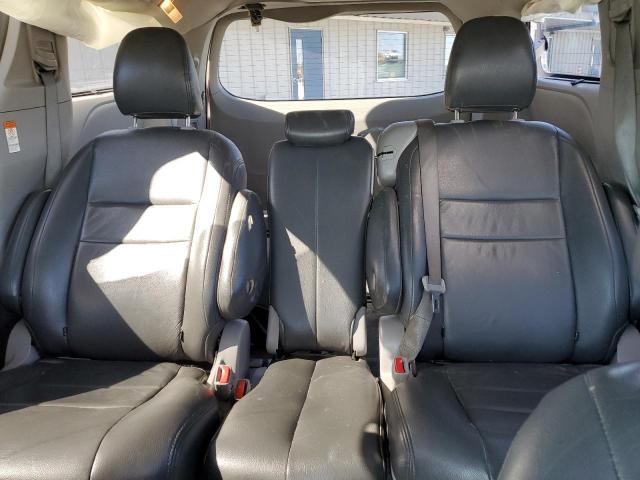 5TDKZ3DC9JS956838 - 2018 TOYOTA SIENNA LE GRAY photo 10