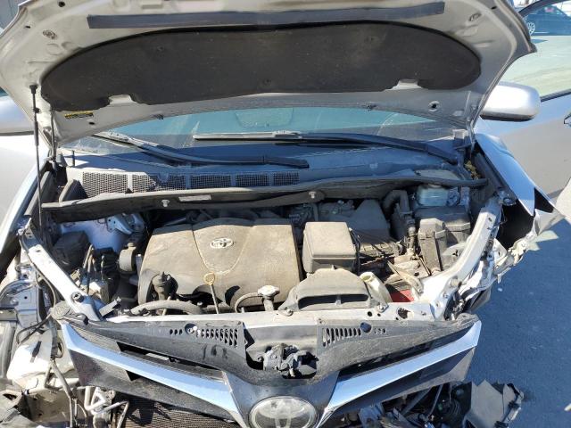 5TDKZ3DC9JS956838 - 2018 TOYOTA SIENNA LE GRAY photo 12