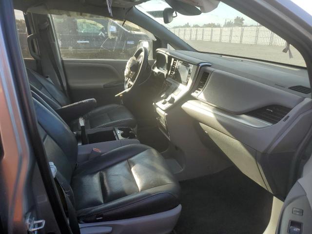 5TDKZ3DC9JS956838 - 2018 TOYOTA SIENNA LE GRAY photo 7