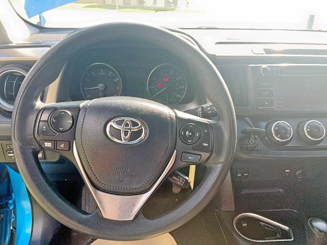 JTMZFREV9JD122493 - 2018 TOYOTA RAV4 LE 蓝色 照片 9