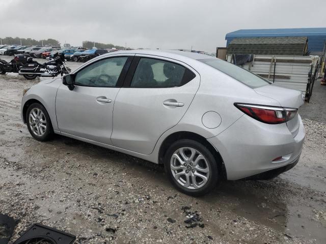 3MYDLBYV3JY315095 - 2018 TOYOTA YARIS IA 银色 照片 2