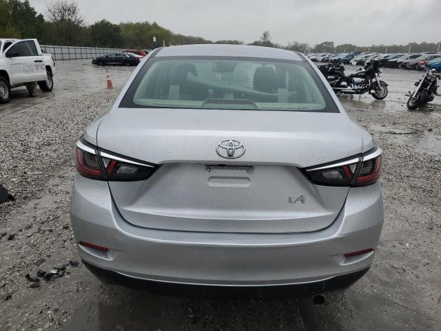3MYDLBYV3JY315095 - 2018 TOYOTA YARIS IA 银色 照片 6