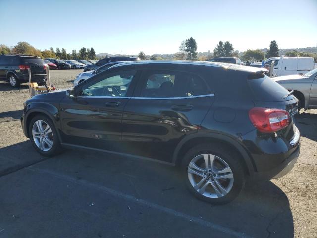 WDCTG4EB6JJ440367 - 2018 MERCEDES-BENZ GLA 250 Қара фото 2
