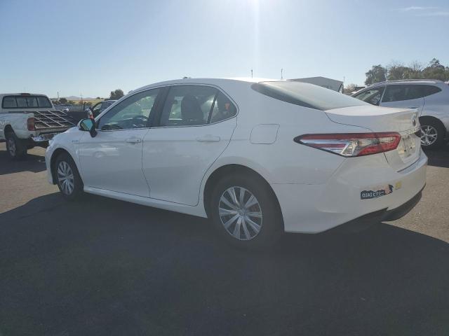 4T1B31HK8JU002791 - 2018 TOYOTA CAMRY LE თეთრი ფოტო 2