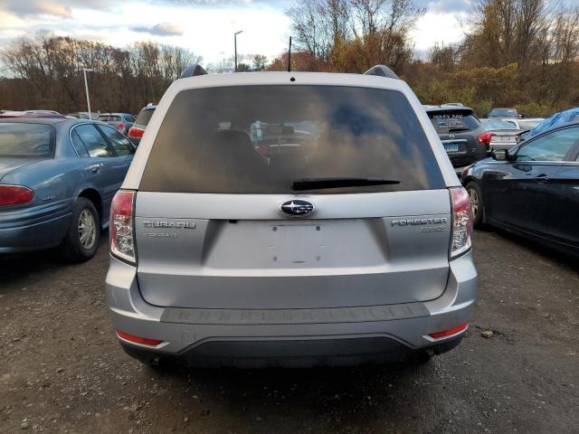 JF2SHADC7CH426318 - 2012 SUBARU FORESTER 2.5X PREMIUM Сріблястий фото 6