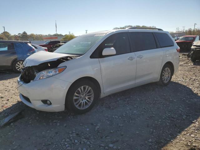 2017 TOYOTA SIENNA XLE, 