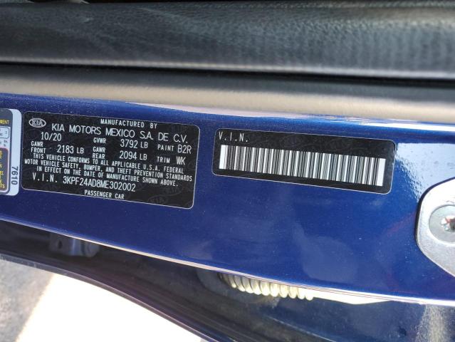 3KPF24AD8ME302002 - 2021 KIA FORTE FE BLUE photo 12