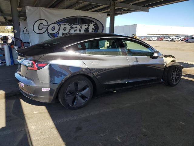 5YJ3E1EA9JF158572 - 2018 TESLA MODEL 3 ნაცრისფერი ფოტო 3