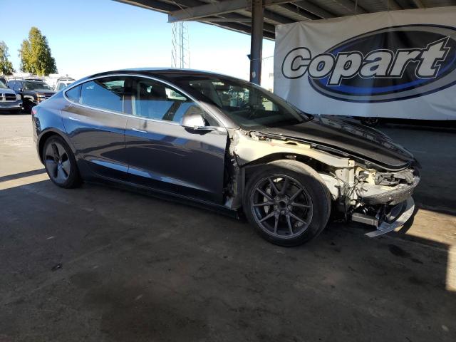 5YJ3E1EA9JF158572 - 2018 TESLA MODEL 3 ნაცრისფერი ფოტო 4