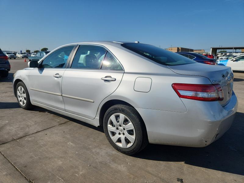 4T1BF3EK5AU100457 - 2010 TOYOTA CAMRY BASE 银色 照片 2