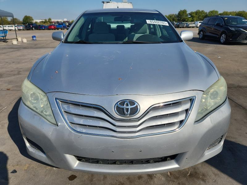 4T1BF3EK5AU100457 - 2010 TOYOTA CAMRY BASE 银色 照片 5