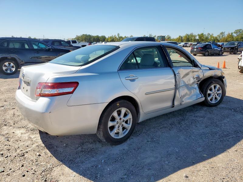 4T1BF3EK6BU623231 - 2011 TOYOTA CAMRY BASE SILVER photo 3