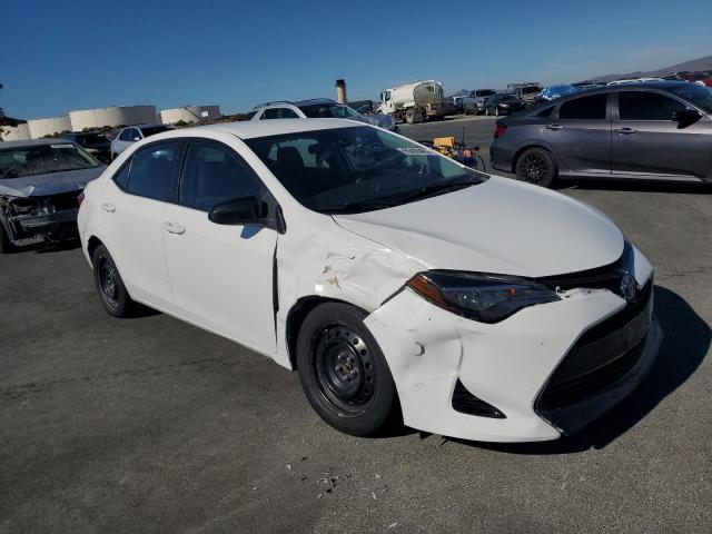 2T1BURHE0JC075676 - 2018 TOYOTA COROLLA L WHITE photo 4