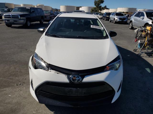 2T1BURHE0JC075676 - 2018 TOYOTA COROLLA L WHITE photo 5