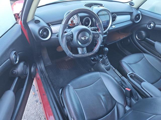 WMWSU3C58BT251403 - 2011 MINI COOPER RED photo 8