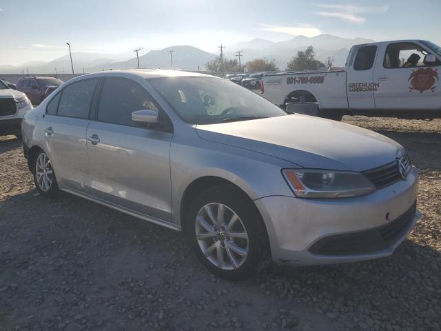 3VWDX7AJ3CM379801 - 2012 VOLKSWAGEN JETTA SE 银色 照片 4
