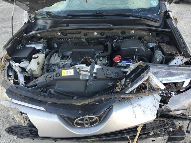 JTMBFREV3JJ200558 - 2018 TOYOTA RAV4 LE ვერცხლისფერი ფოტო 12