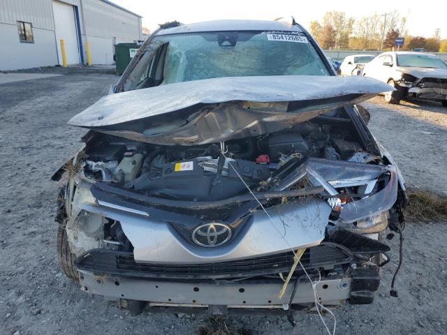 JTMBFREV3JJ200558 - 2018 TOYOTA RAV4 LE ვერცხლისფერი ფოტო 5