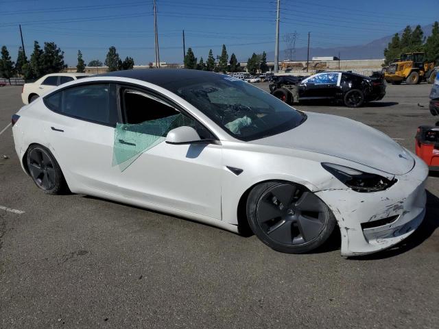 5YJ3E1EA6MF996529 - 2021 TESLA MODEL 3 WHITE photo 4