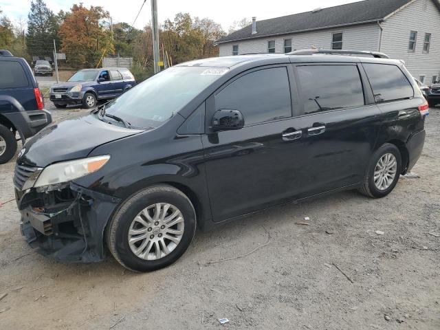 2011 TOYOTA SIENNA XLE, 