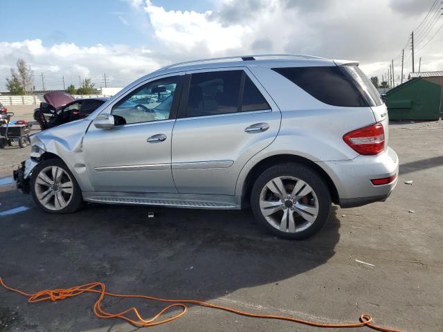 4JGBB8GB0AA608360 - 2010 MERCEDES-BENZ ML 350 4MATIC SILVER photo 2