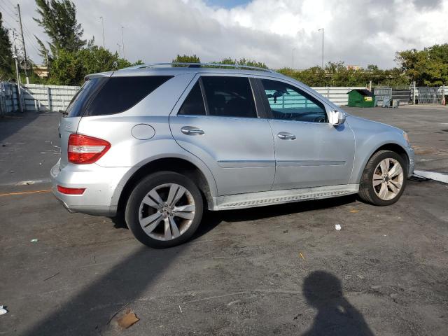 4JGBB8GB0AA608360 - 2010 MERCEDES-BENZ ML 350 4MATIC SILVER photo 3