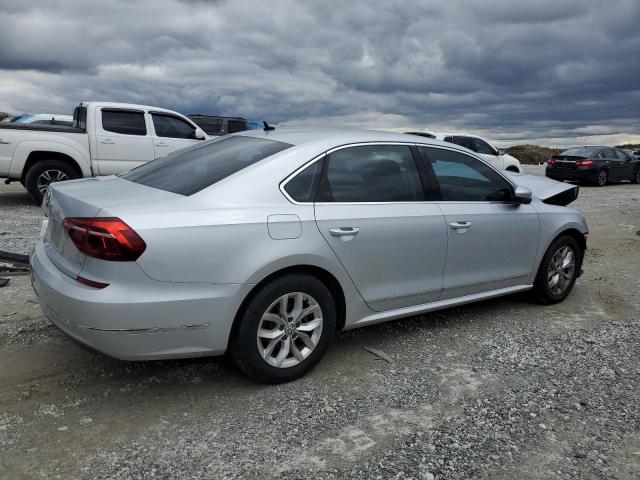 1VWAT7A35HC015789 - 2017 VOLKSWAGEN PASSAT S فضي صورة 3