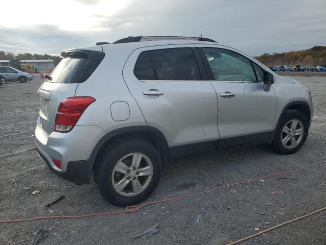 KL7CJPSB6JB714638 - 2018 CHEVROLET TRAX 1LT Күміс фото 3