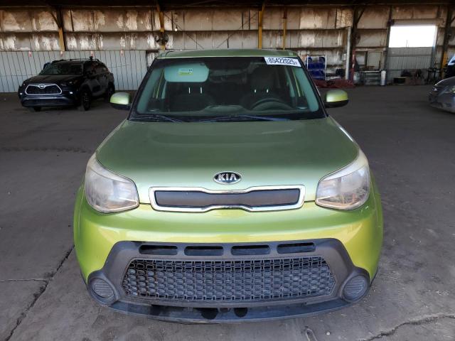 KNDJN2A23G7863605 - 2016 KIA SOUL GREEN photo 5