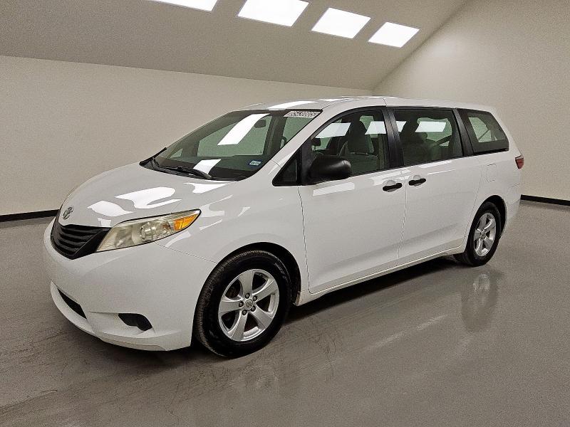 2016 TOYOTA SIENNA, 