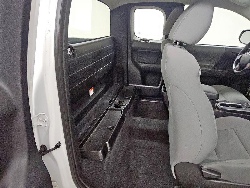 5TFRX5GN8GX063236 - 2016 TOYOTA TACOMA ACCESS CAB WHITE photo 10