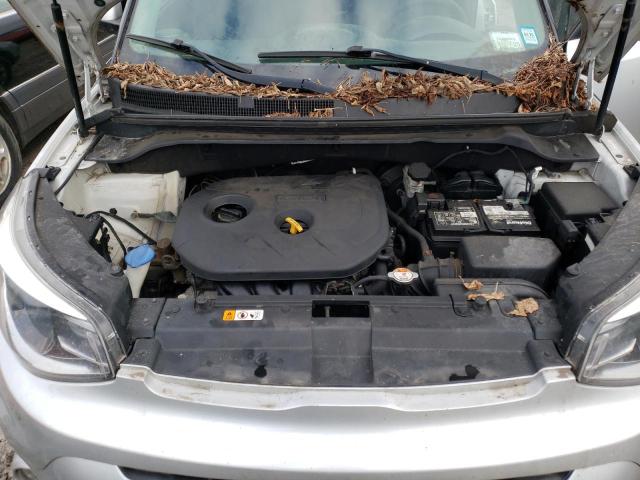 KNDJP3A53H7421550 - 2017 KIA SOUL + SILVER photo 11