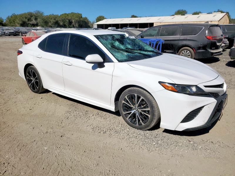4T1B11HK9JU159526 - 2018 TOYOTA CAMRY L Blanc photo 4