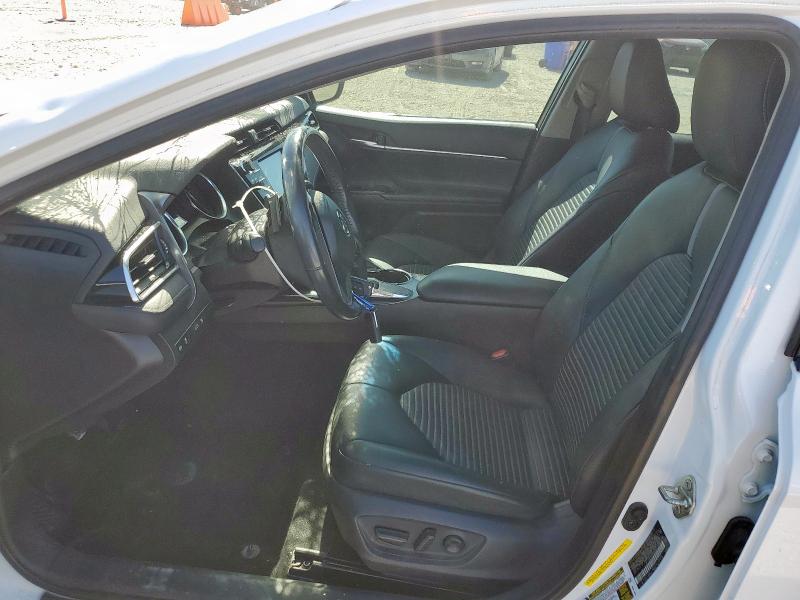 4T1B11HK9JU159526 - 2018 TOYOTA CAMRY L Blanc photo 7