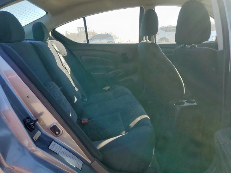 3N1CN7AP8CL872231 - 2012 NISSAN VERSA S Silber Foto 10