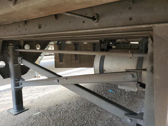 1UYVS2483GU427446 - 2016 UTILITY VS2RA WHITE photo 5