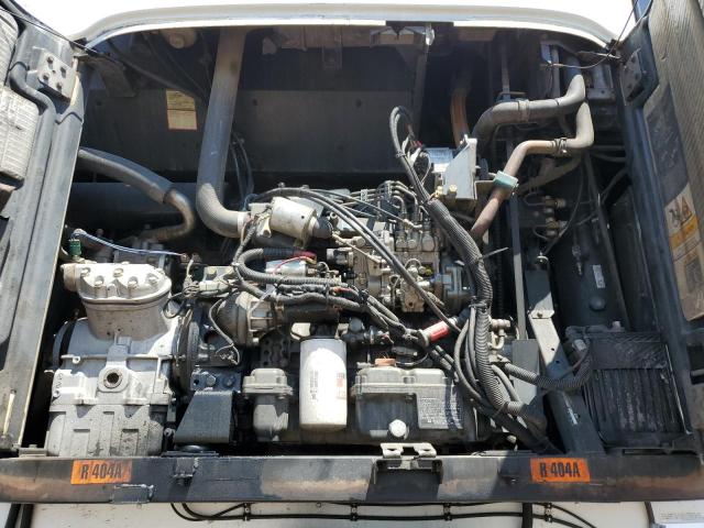 1UYVS2483GU427446 - 2016 UTILITY VS2RA WHITE photo 7