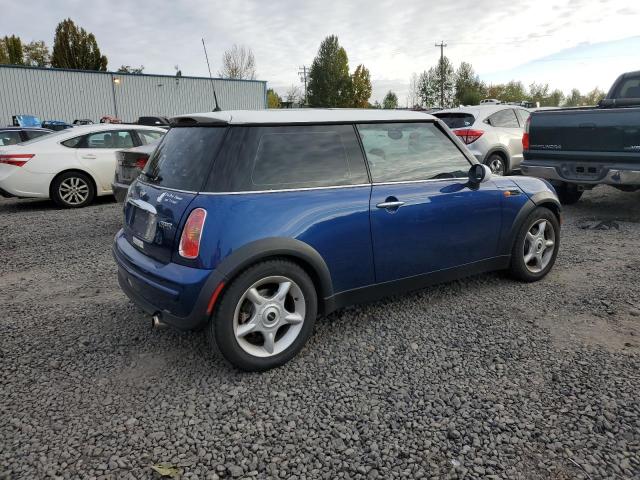 WMWRC33424TC53324 - 2004 MINI COOPER BLUE photo 3