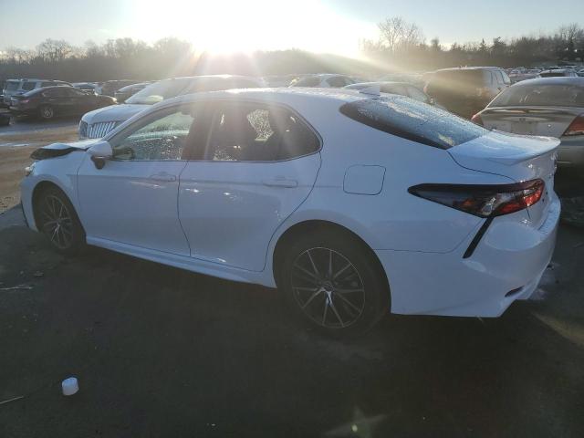 4T1G11AK4PU740392 - 2023 TOYOTA CAMRY SE NIGHT SHADE WHITE photo 2