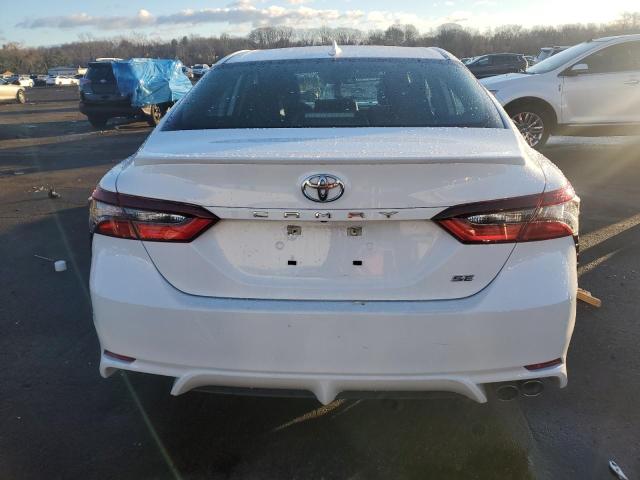 4T1G11AK4PU740392 - 2023 TOYOTA CAMRY SE NIGHT SHADE WHITE photo 6