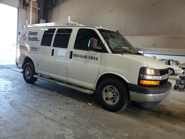 1GCWGAFG4K1309015 - 2019 CHEVROLET EXPRESS G2500 Weiß Foto 4