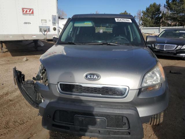 KNDJT2A28B7228085 - 2011 KIA SOUL + GRAY photo 5